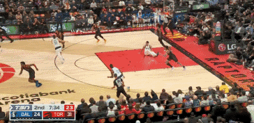 强硬！阿努诺比篮下强起隔扣克莱伯