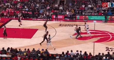 逆天手感！东契奇罚球线附近单手超高抛射得分！