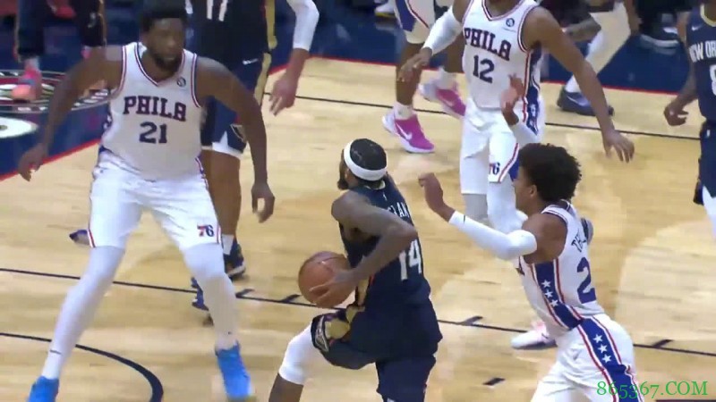 ?哈里斯20+12 英格拉姆25+8 76人4人20+大胜鹈鹕