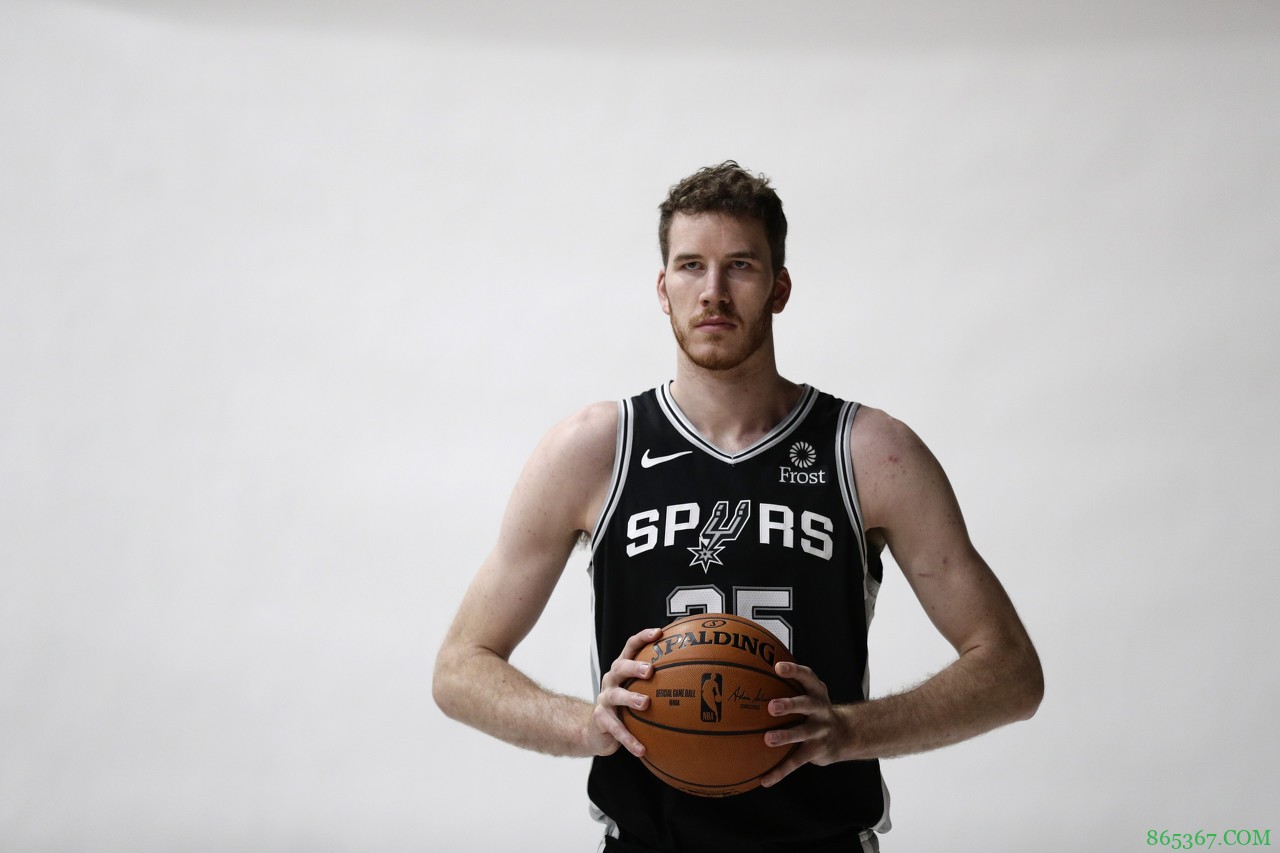 珀尔特尔:我们是一支年轻的队伍 也许没经验但我们有活力