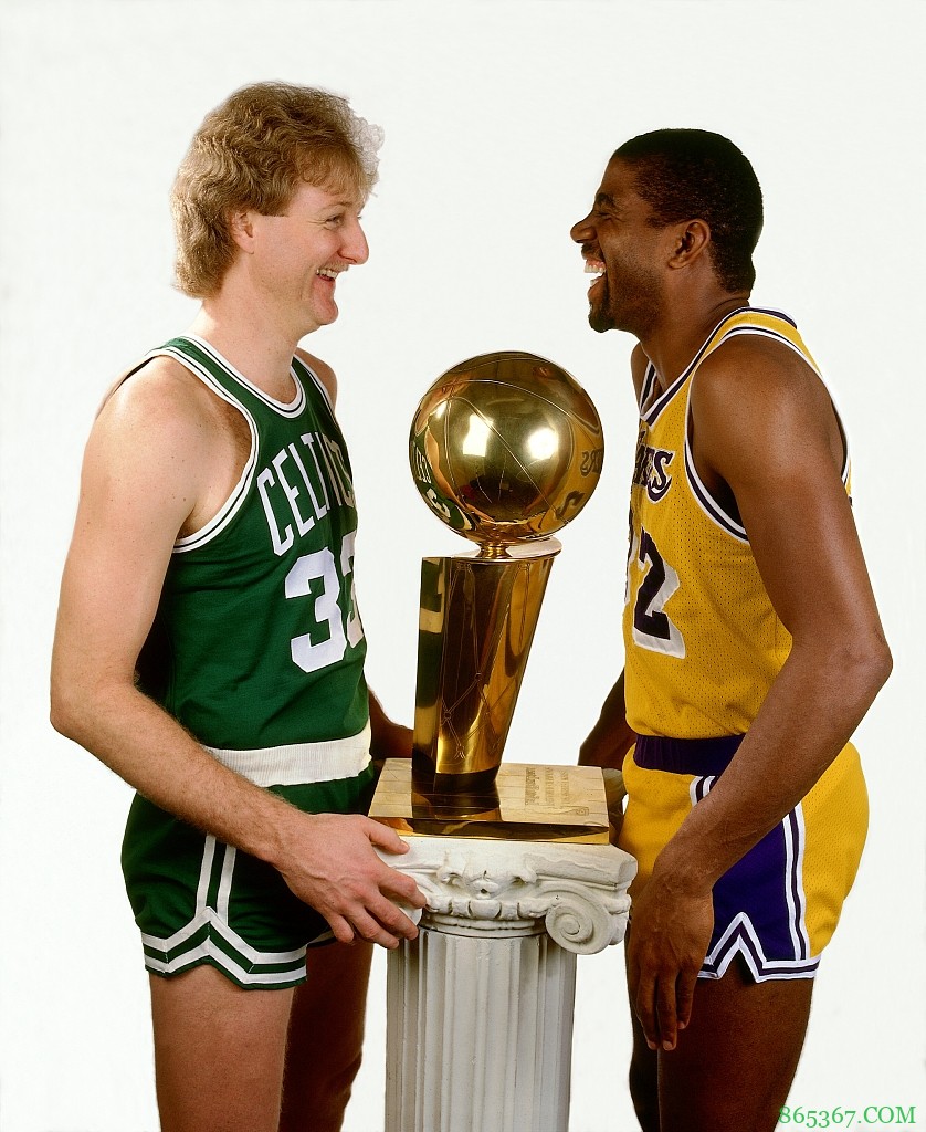 42年前的今天 魔术师约翰逊和伯德分别上演了NBA首秀