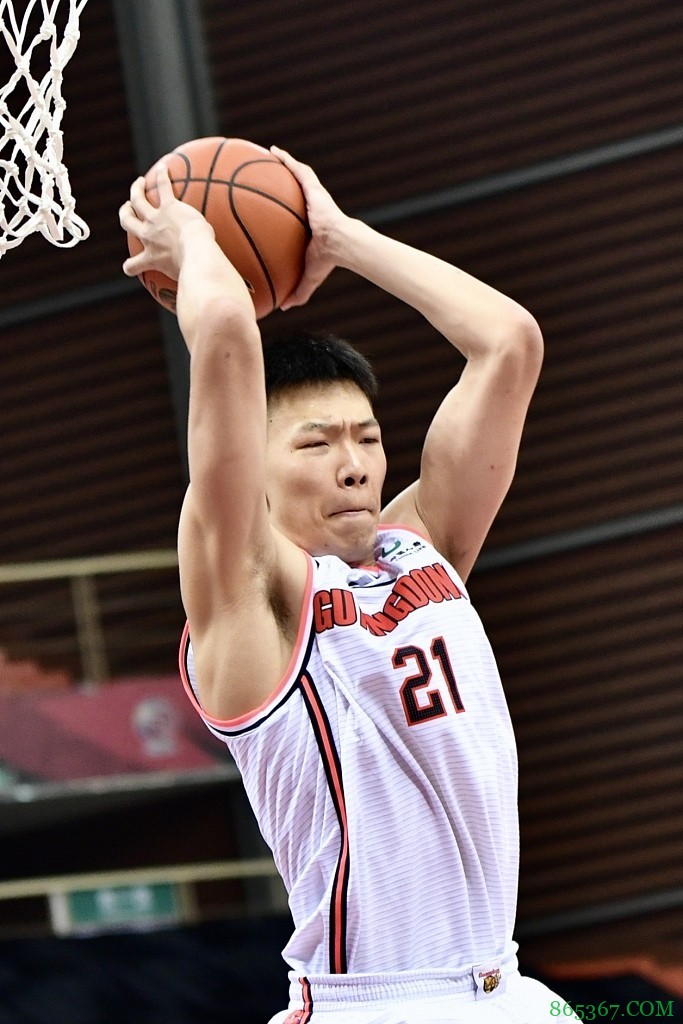 进步明显!19岁张昊9投7中贡献14分6板3帽可圈可点