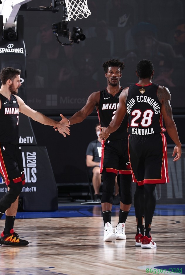 专访|一哥：我要告诉人们库里是多么与众不同 本赛季会带来惊喜