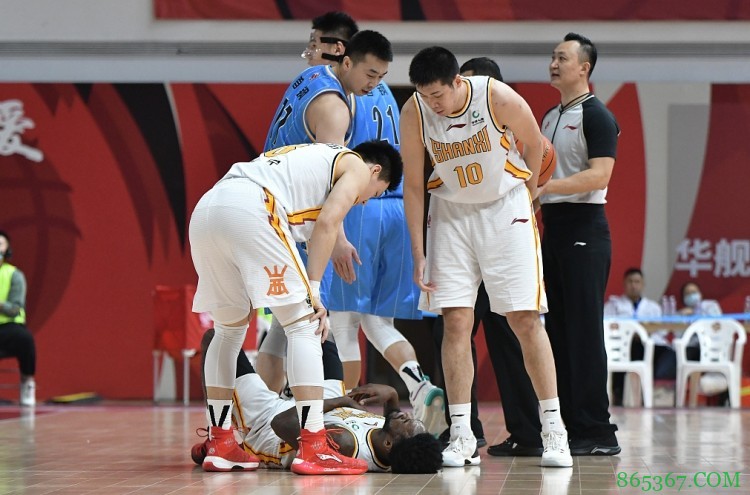 东体：新赛季伊始 上海男篮将“保护式”使用富兰克林