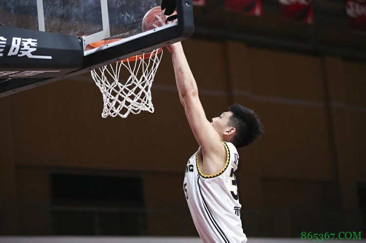 辽媒：朱荣振强硬+付豪李晓旭撑起4号位 韩德君不再“孤单”