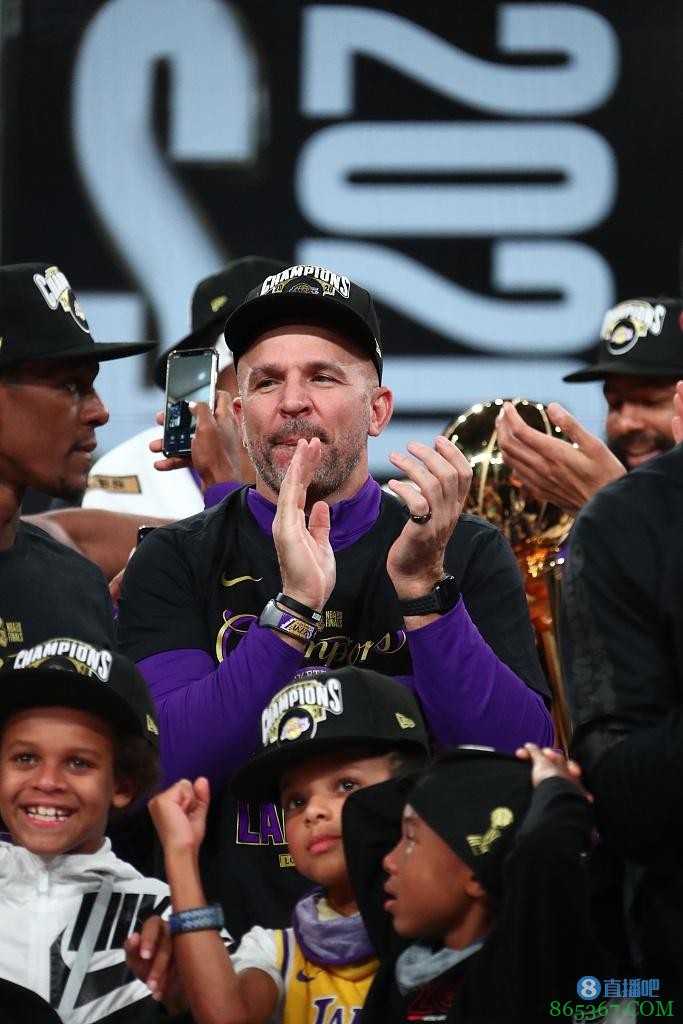 基德：上次湖人夺冠才过去一年？这太疯狂了