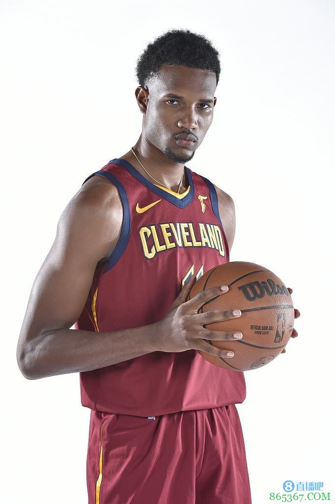 【今日菜鸟观察】六号秀基迪18+10两双率队击败湖人