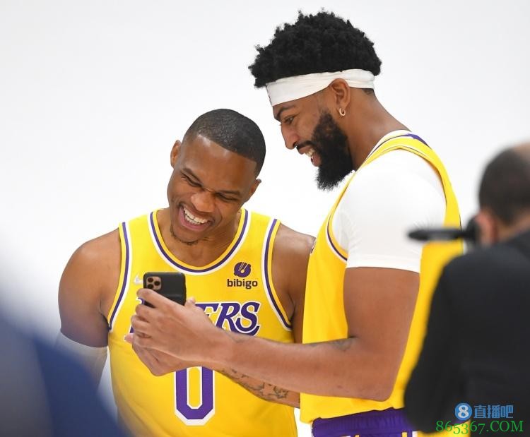 浓眉:威少太想让每个人都参与进攻 而自己却缺少了得分的侵略性