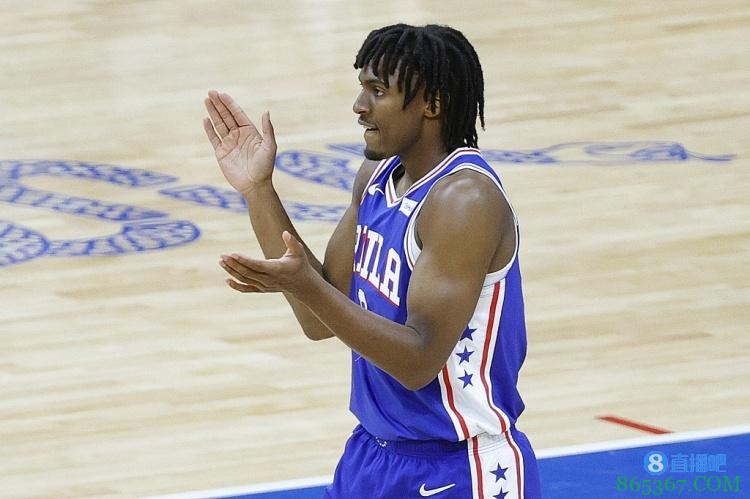 恩比德:马克西是非常好的得分手 但他必须成为一名控卫