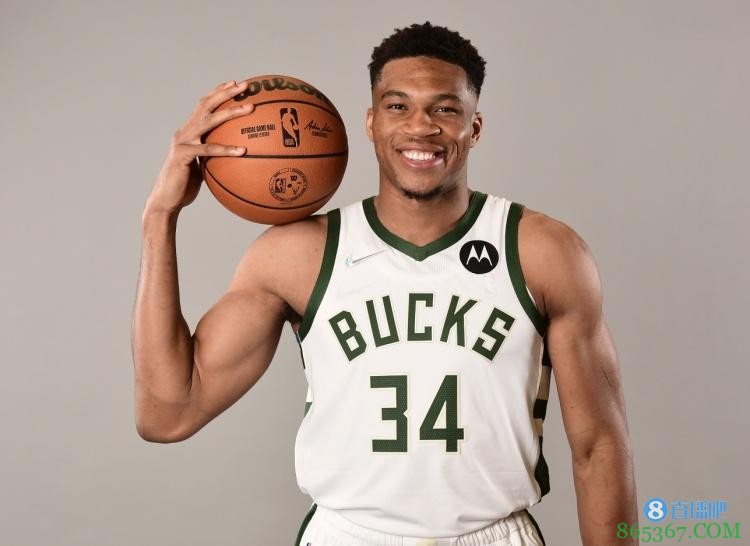 字母哥:手脚有点生疏 能成为这支队伍的一份子感觉太棒了