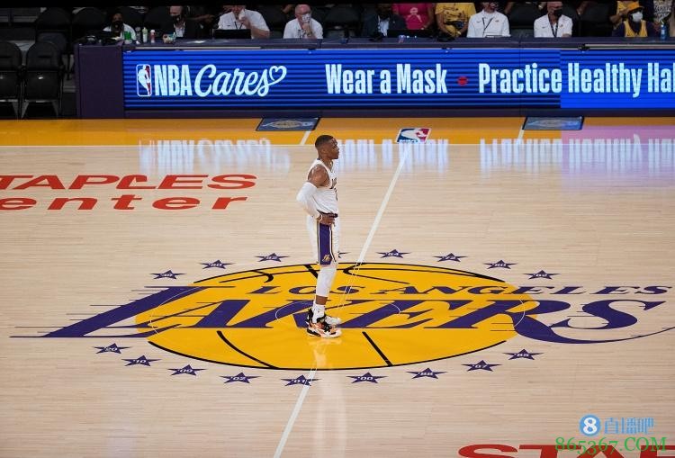 相当辣眼睛!威少三节12中3拿8分5助 失误9个