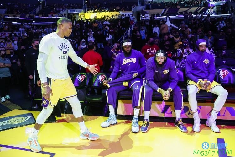 六连败慌不慌？小球阵防守力不从心 湖人季前赛有喜有忧