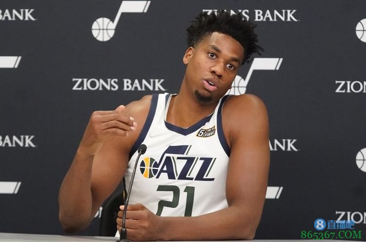 斯奈德谈怀特塞德：他融入了比赛 防守做得很不错