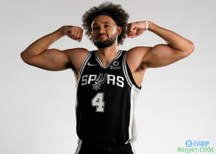 发挥不错！马刺后卫怀特14中8砍下20分4篮板6助攻