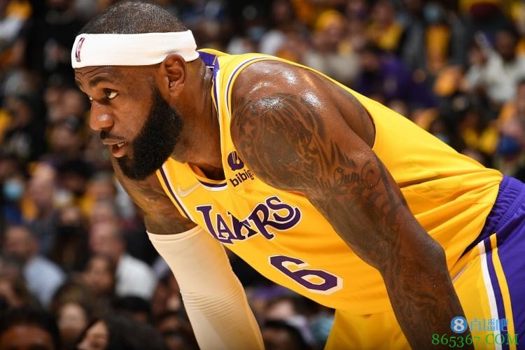 巴克利打趣詹姆斯：他得拿地表最大发带遮发际线