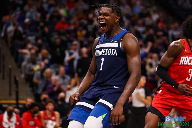 爱德华兹:我确实向火箭替补席喊话建议他们叫暂停 我手感火热