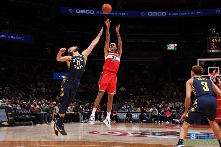 还是你的小马哥！库兹马17投10中砍下26分11板两双