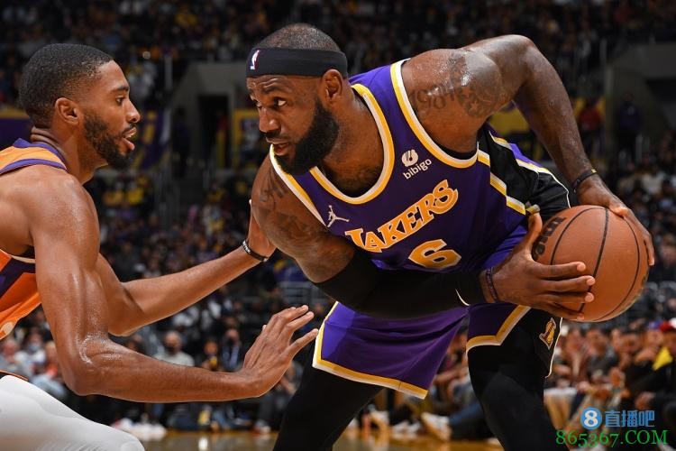 无力回天!詹姆斯砍下25+5 5记三分成唯一亮点