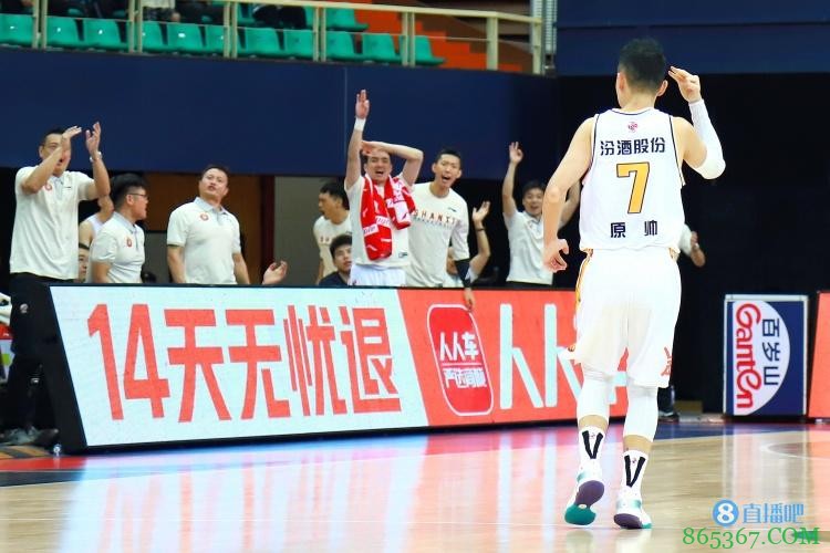 双射手加持!贾昊三分5中5砍下17分 原帅三分8中4贡献19分