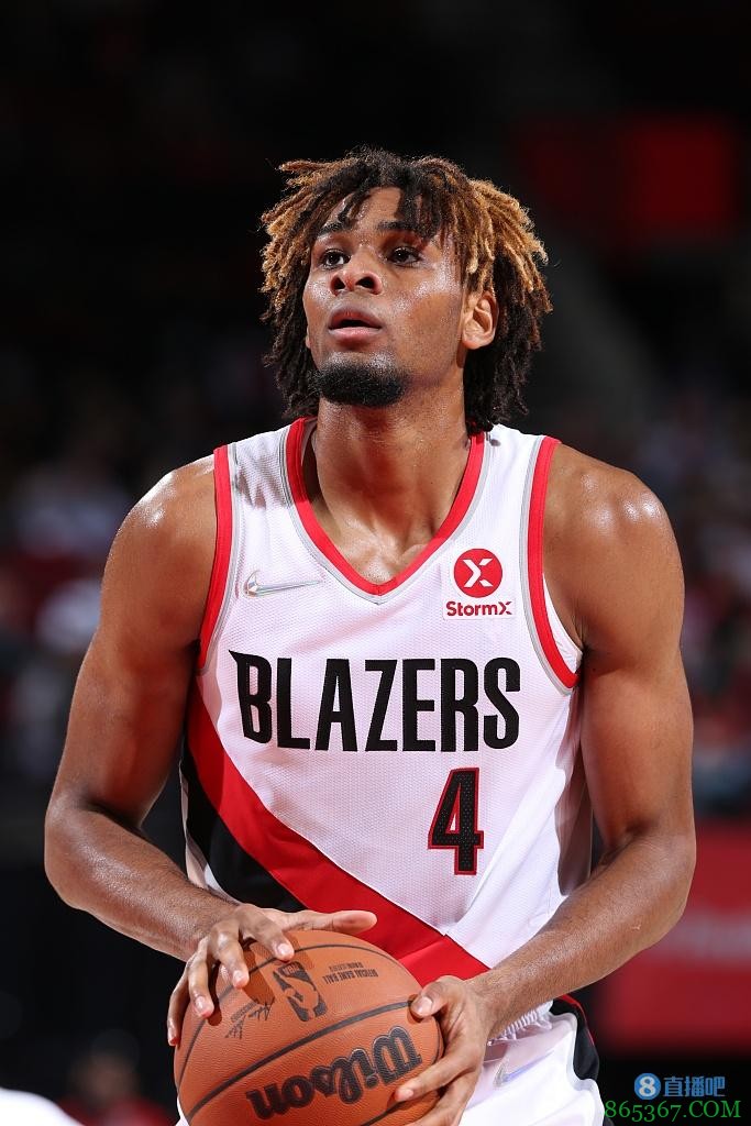 【今日菜鸟观察】六号秀基迪18+10两双率队击败湖人