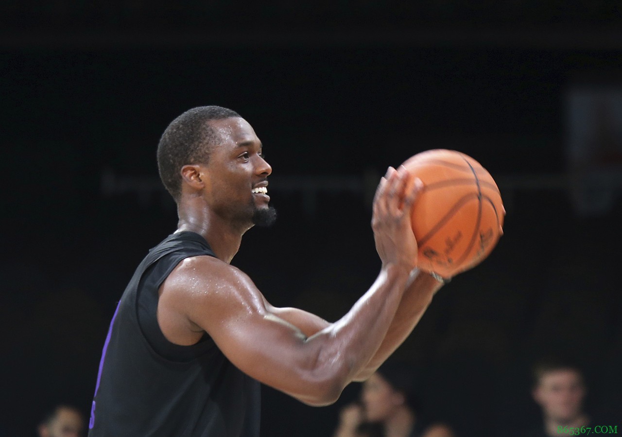 巴恩斯球队揭幕战命中至少八个三分 NBA历史第三人