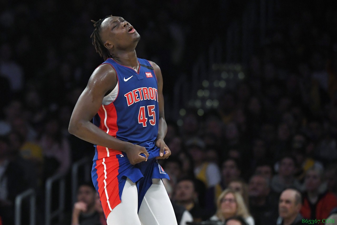 Shams:湖人正与敦布亚达成一份双向合同协议