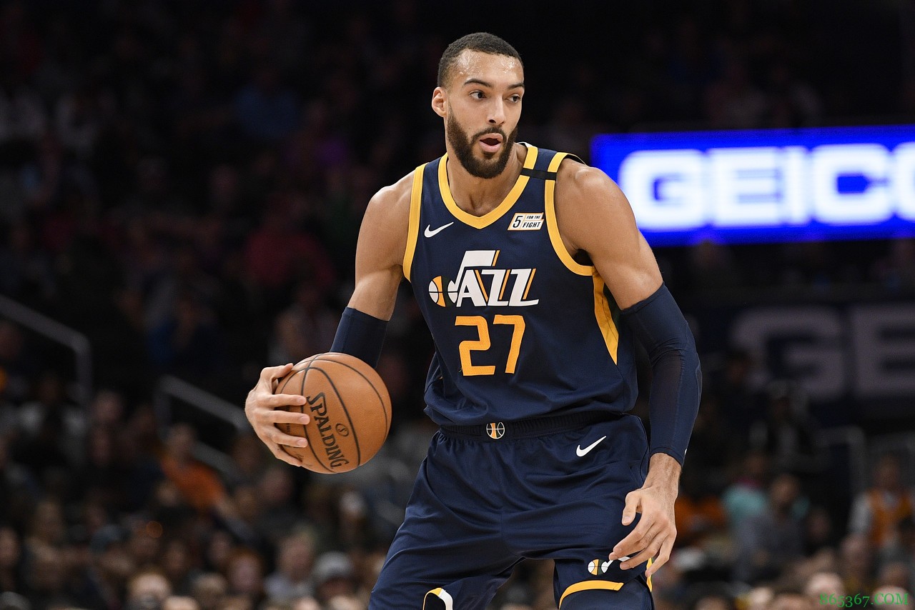 戈贝尔在一中学设餐储室:这里的孩子为吃饭发愁 多年前我也如此