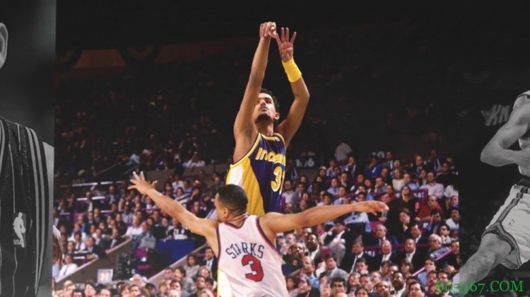 ?打破时空壁！NBA花絮图集：现役球星变装复刻名宿经典镜头