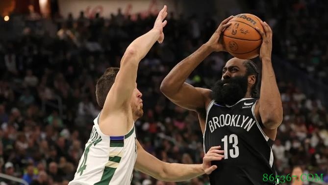 碰瓷≠罚球了！潮水退去 被逼裸泳的哈登要跌落神坛了？