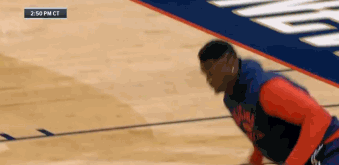 真的胖！锡安赛前热身练习横移 缓步回到场边