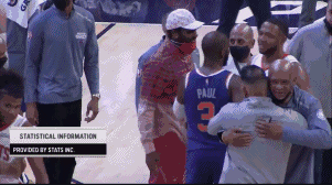 老友重逢!保罗赛后与戈登&杰拉德-格林热情相拥