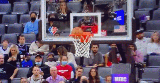 希尔德三分出手 球绕篮筐公转3圈&自转4圈 最终滑筐而出