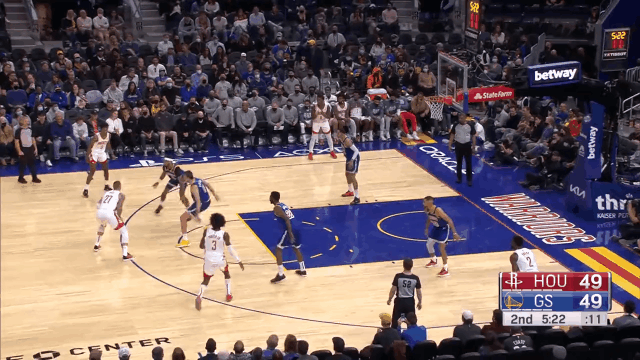 记者:你是队里最佳扣将吗? 小佩顿:维金斯还很年轻 他很能扣