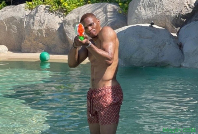 A-史密斯：威少应该打替补 但是这种可能比我练成水上漂还低