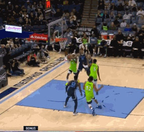 极致攻防!灰熊队连续盖帽形成反击 莫兰特平筐空接暴扣终结