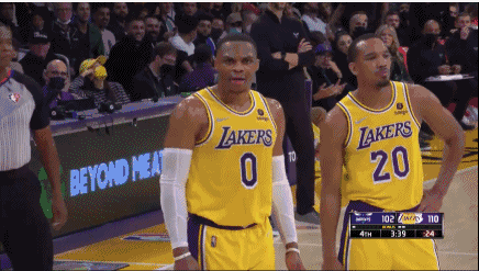 湖人一个回合内连吃3个技术犯规+1普通犯规 三球五罚全部命中