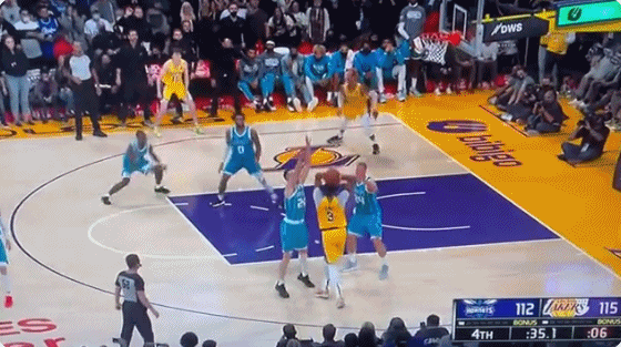 浓眉被包夹无视篮下空位的威少传外线里夫斯 美记：？？？