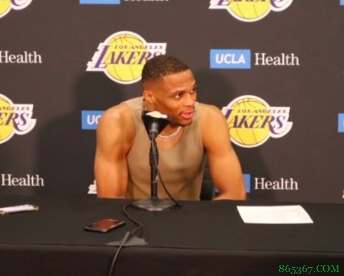 威少谈甜瓜:他是名人堂级别的球员 我们要做的只是在场上找到他