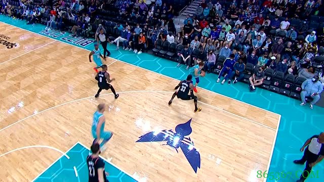 ?鲍尔27+9+7 乌布雷26+7 黄蜂20记三分击退开拓者