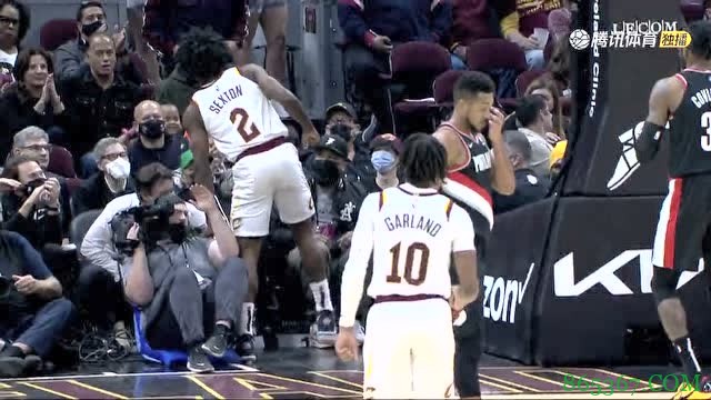 ?阿伦24+17 利拉德26+8 骑士6人上双力克开拓者