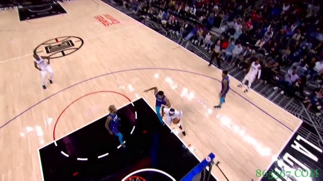 ?乔治20+9+8 雷吉19+6 三球21+7 快船送黄蜂4连败