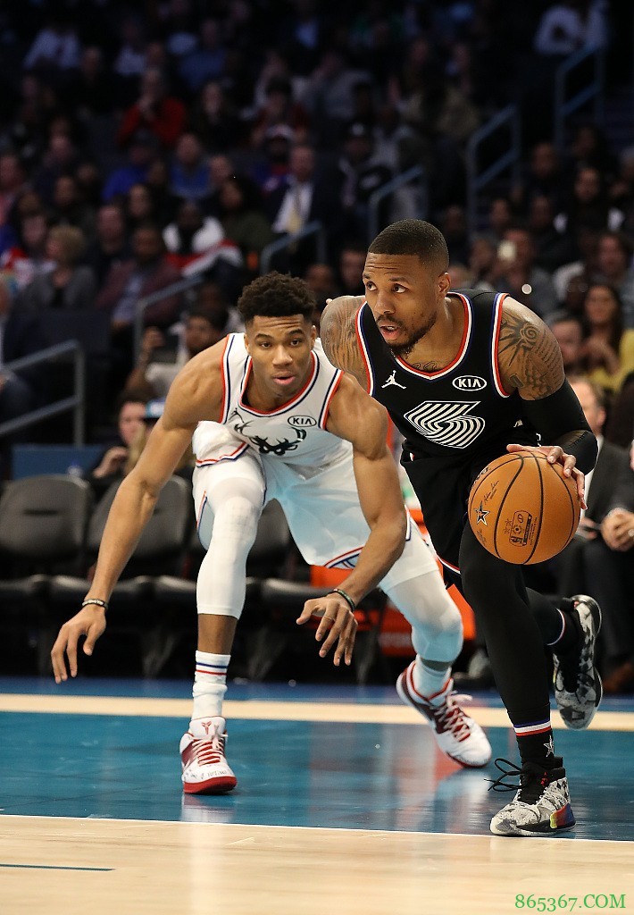 利拉德：看到字母哥在母队夺冠坚定了我留队的信念