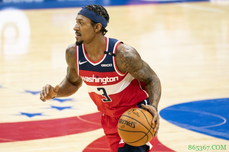 比尔:忘了上次整个第四节都不用打是什么时候 休息一下真爽