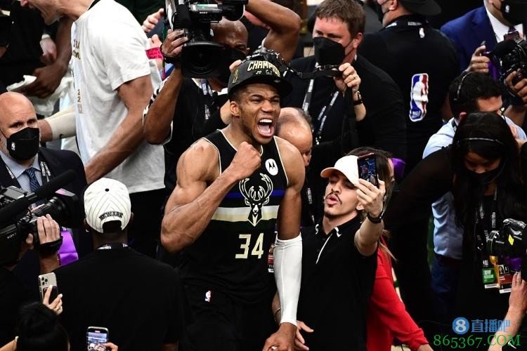 利拉德：看到字母哥在母队夺冠坚定了我留队的信念