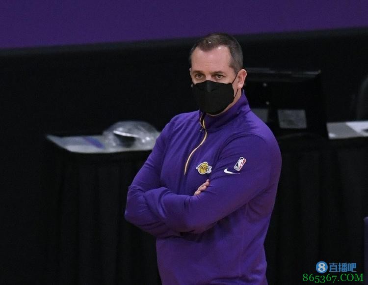 湖人溃败不敌开拓者 沃格尔被湖人球迷冲上热搜