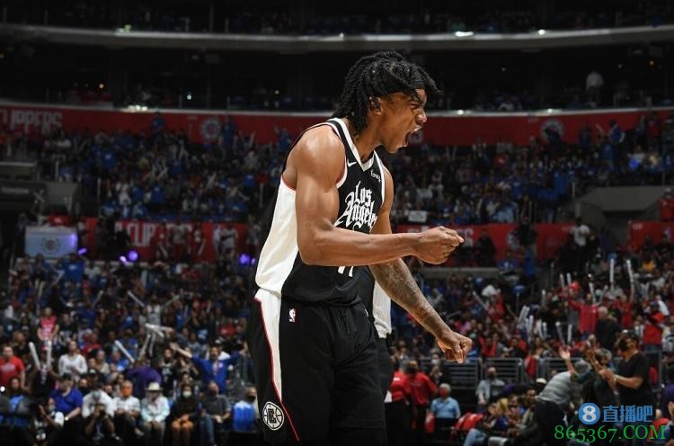 曼恩与乔治搭档数据提升？卢打趣：我在科鲨身边时 数据也不错