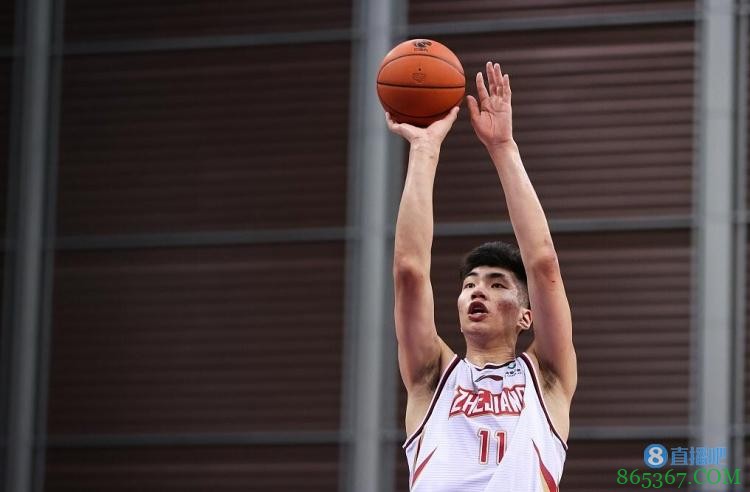 余嘉豪：姚明为中国篮球做出了很大的贡献 要多向他学习