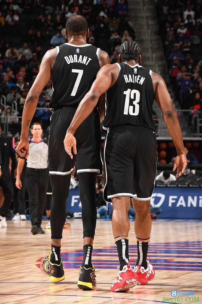 苏群专栏：公牛的乱蹄之下 只有杜兰特还站着