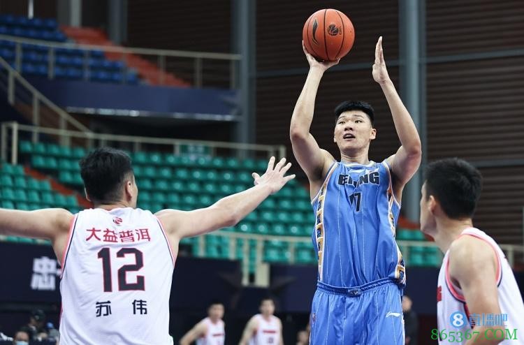 北京青年报：24分大胜广东队 首钢双塔威力凸显打疼对手软肋