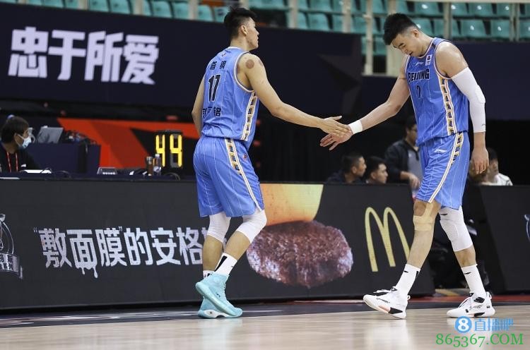 北京青年报：24分大胜广东队 首钢双塔威力凸显打疼对手软肋